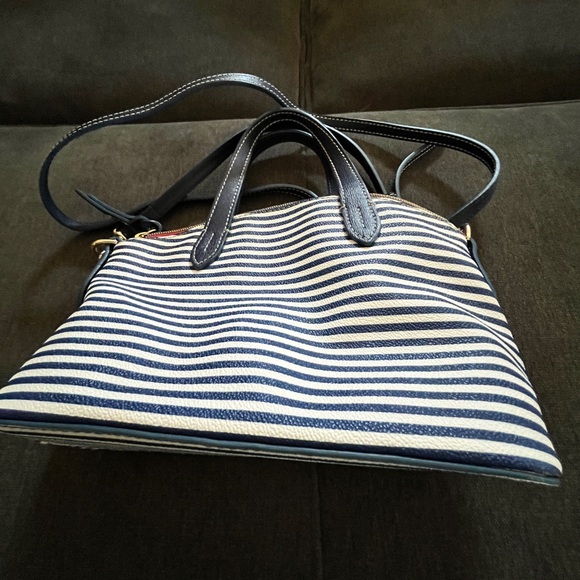 Dooney & Bourke handbag! Like new, clean and very cute! - Picture 4 of 6